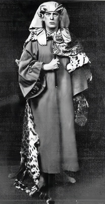 Crowley in Golden Dawn garb, 1910